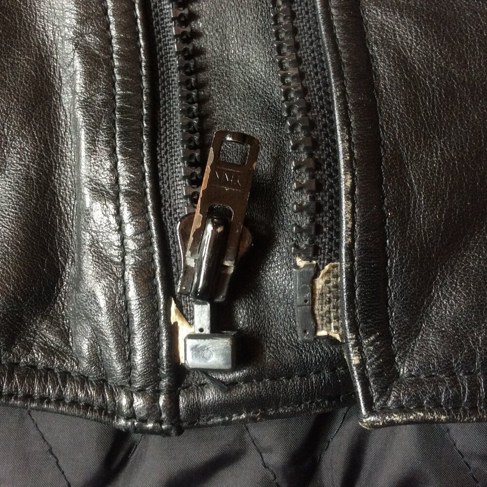 Vintage Wilsons Leather Black Asymmetrical Zip Moto Biker Jacket Size 42-Large - Picture 9 of 14